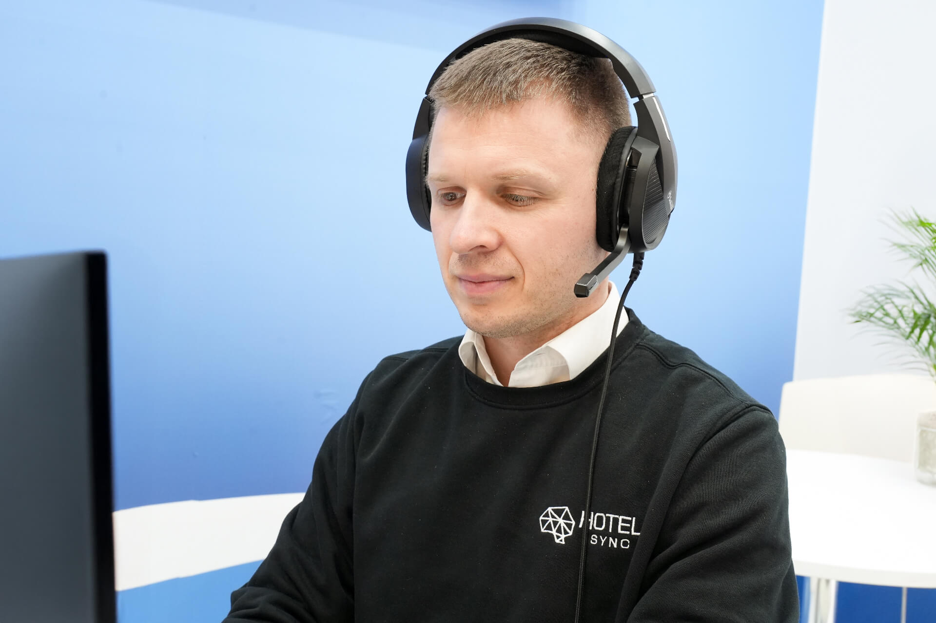 HotelSync ügyfélszolgálat: Zoki a chatben